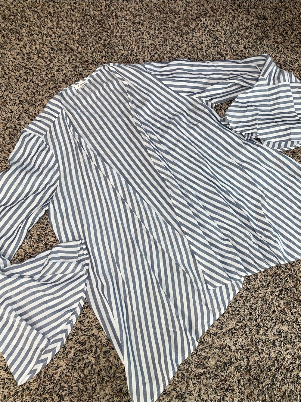 En Crème Striped Flowy Gray White Ruffle Sleeve High Low Asymmetrical Top M EUC - Picture 3 of 7